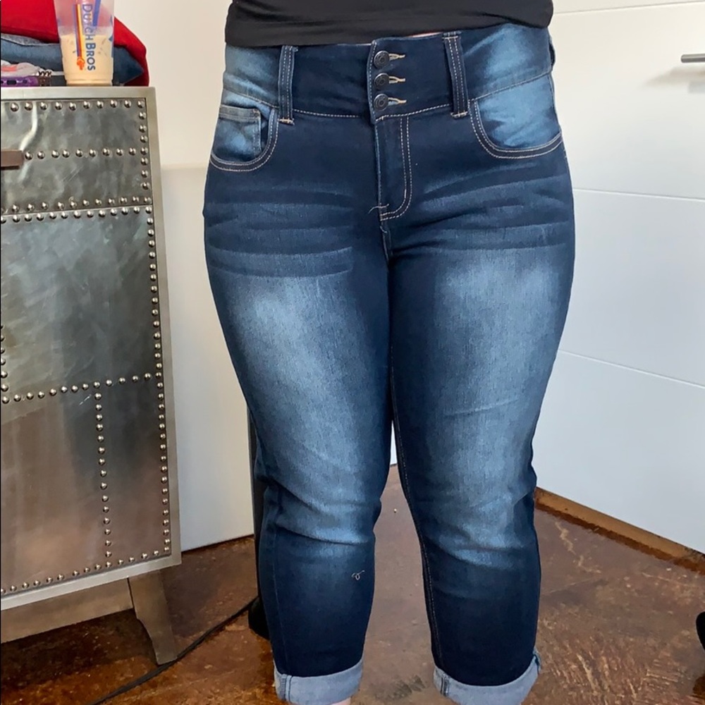 Dark wash cropped pants